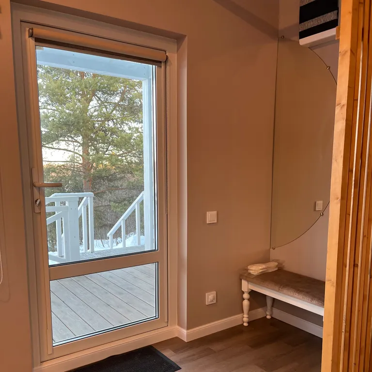 KIVI - уютный двухместный дом с видом на озеро и террасой в Карелии