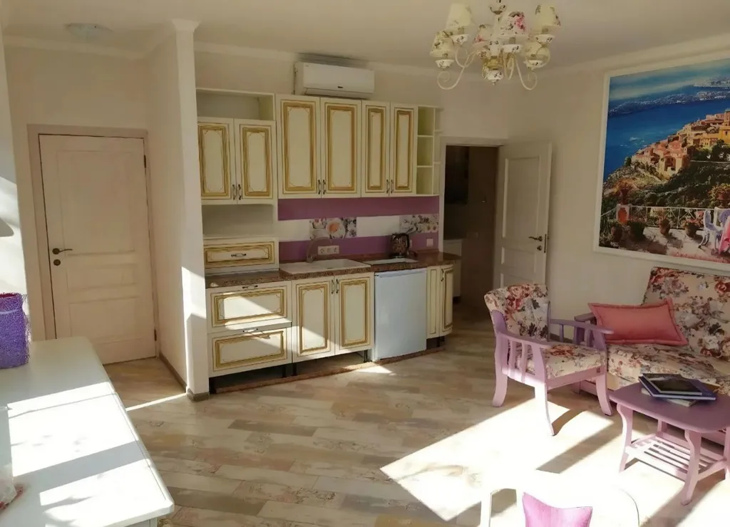 Люкс с видом на море и отдельной спальней 302