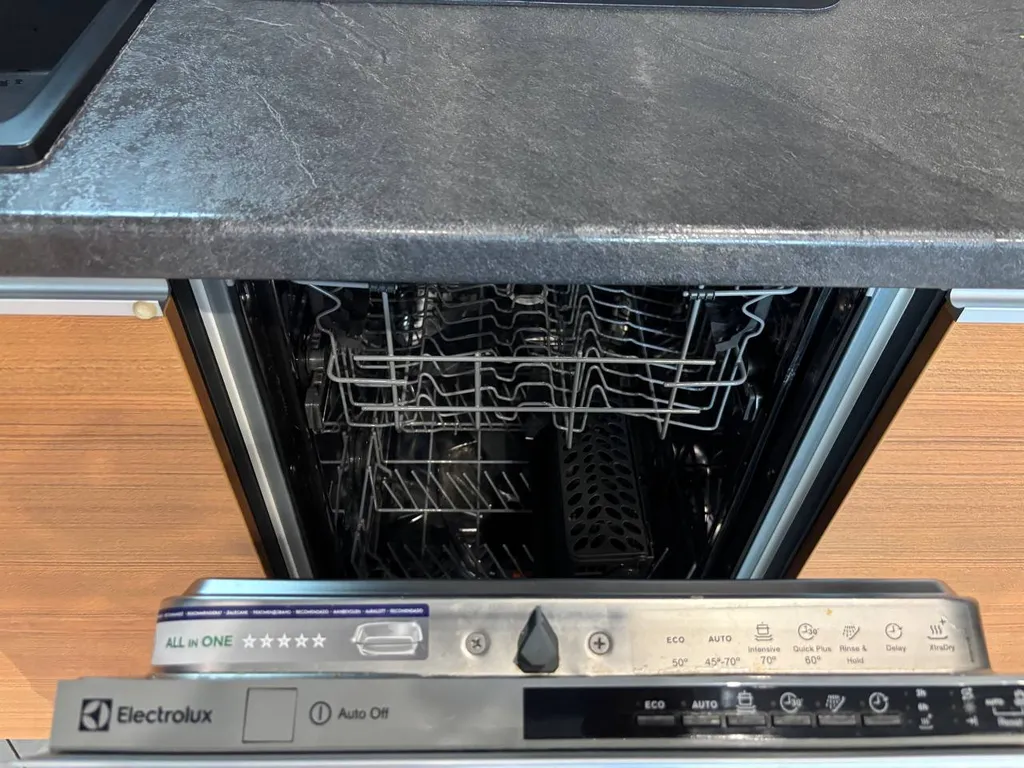 Шикарная трехкомнатная квартира с собственной Бесплатной парковкой!