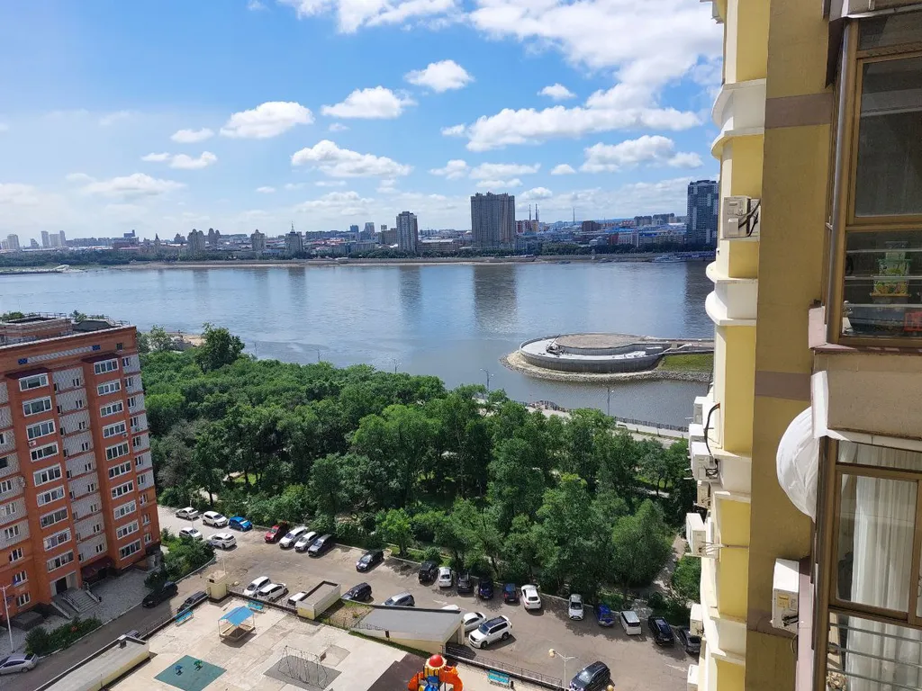 Уютная квартира с джакузи и с видом на Китай и реку Амур