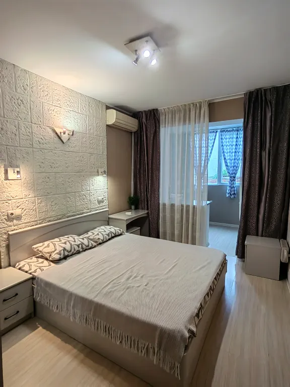 Трёхкомнатная квартира 15 минут до моря