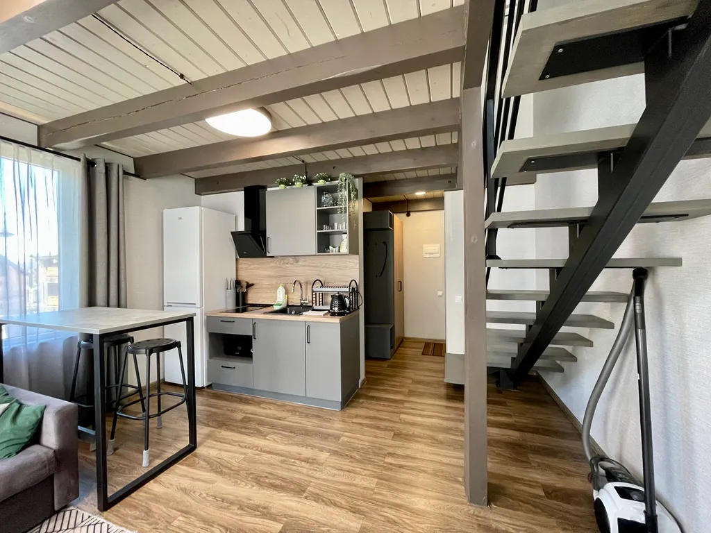 Уютная двухуровневая квартира с видом на горы