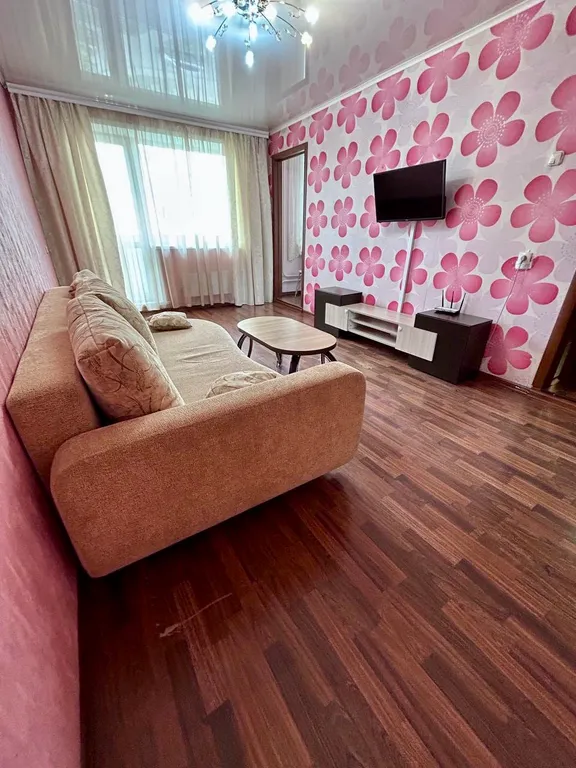 Двухкомнатная квартира в тихом районе рядом с центром