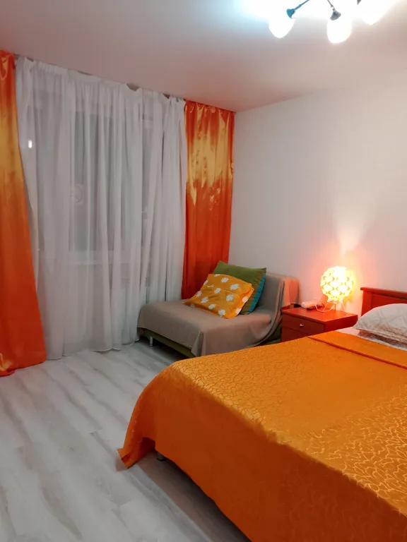 Светлая квартира с кондиционером рядом с парком Якутова