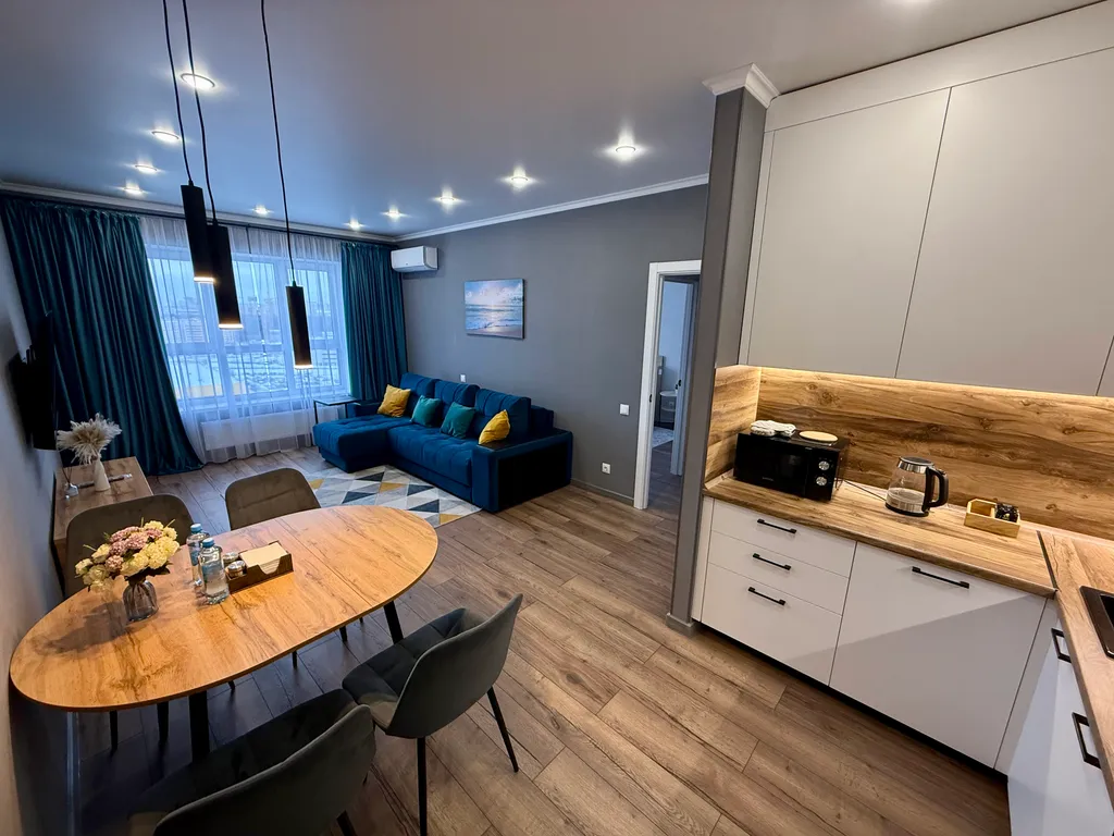 Отличная квартира в живописном месте города с видом на лес и город