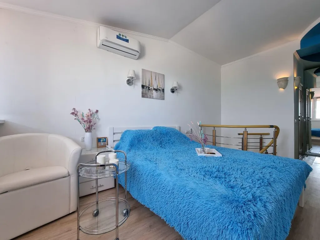 Двухуровневые видовые апартаменты у моря