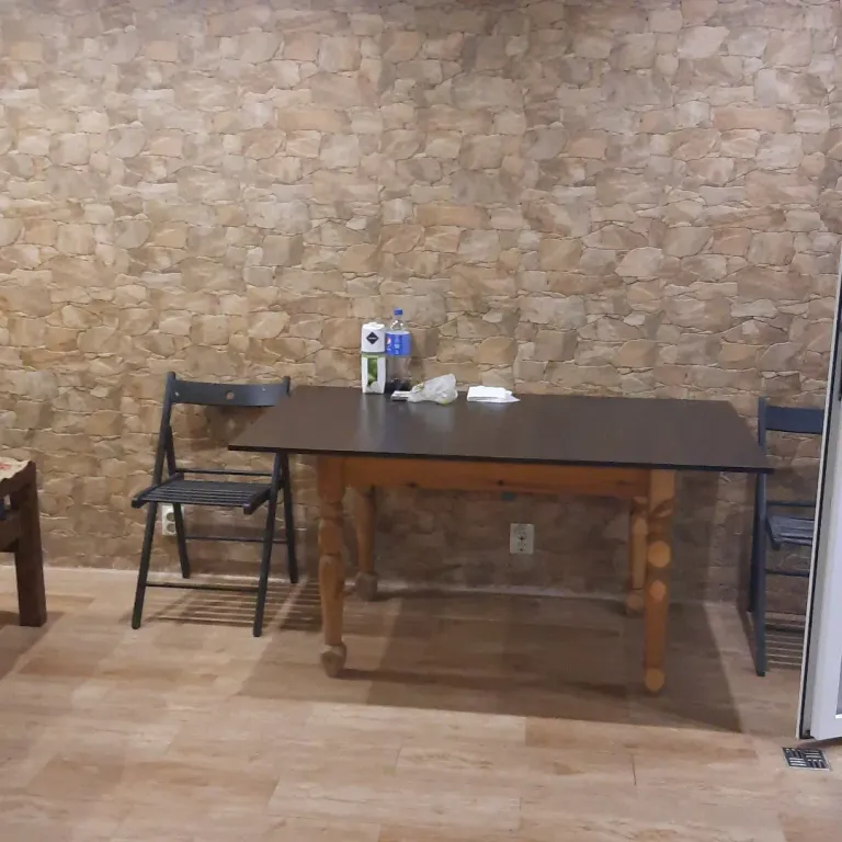 Уютный домик в тихом месте на берегу моря