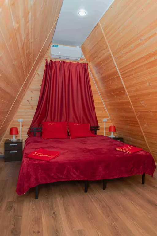 Коттеджи с баней и теплым бассейном