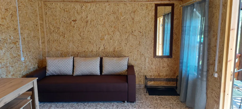 Дом утепленный в тихой местности, рядом горы и река