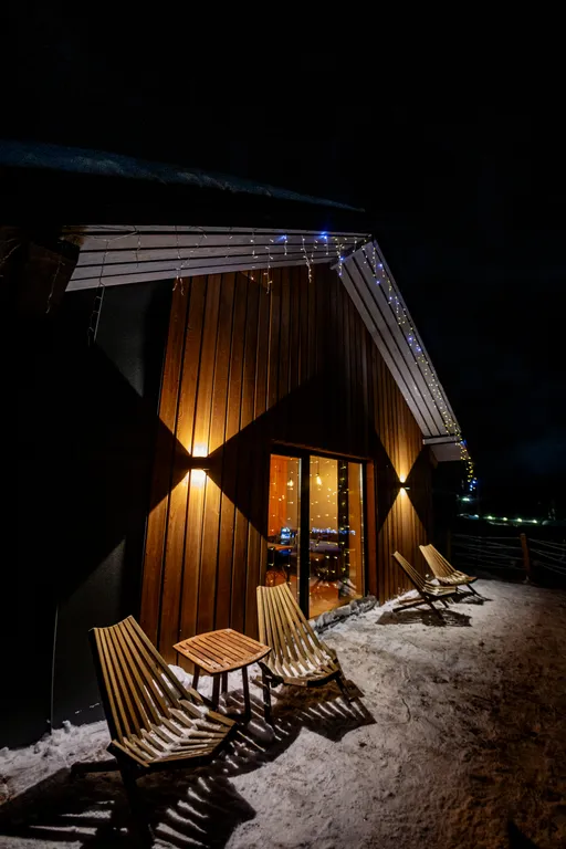 Шале с бассейном и джакузи под открытым небом