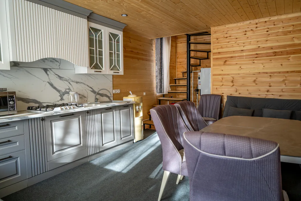 Отдельный двухэтажный домик в стиле барнхаус на Софийской Поляне