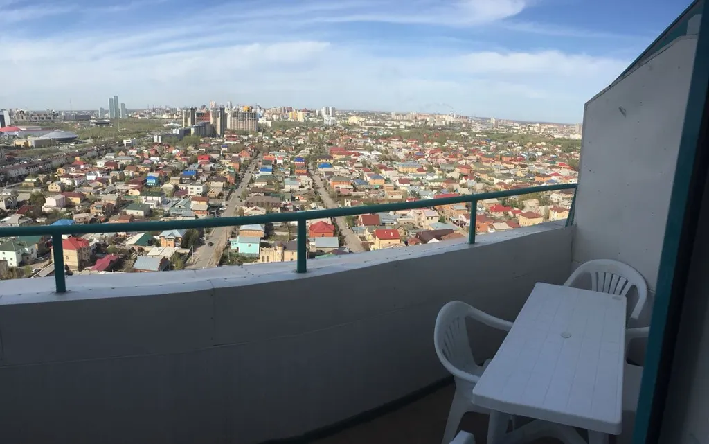 Шикарные апартаменты с видом на город и ванной на балконе