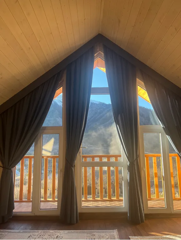 Дом в лесу с видом на горы Барнхаус Барс