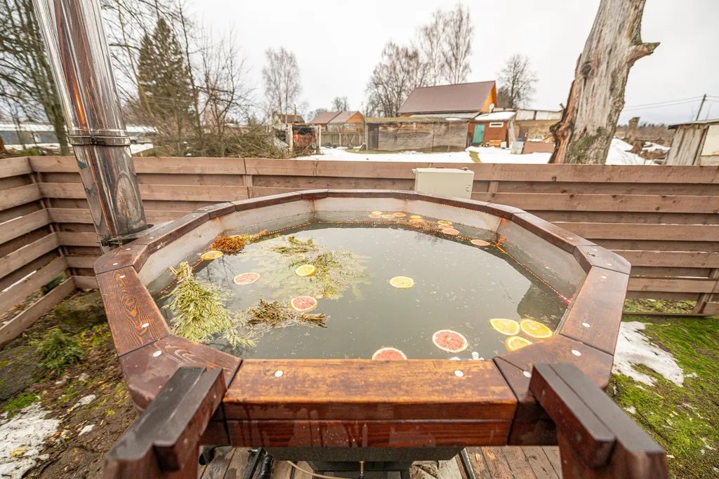 Коттедж Дом Ереван с балконом и открытой верандой в Кикино на Веле — Кикино