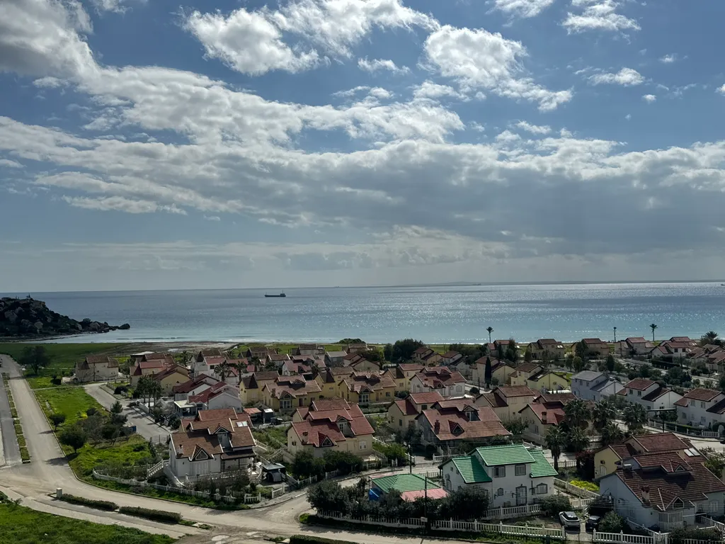 Стильные апартаменты с видом на море