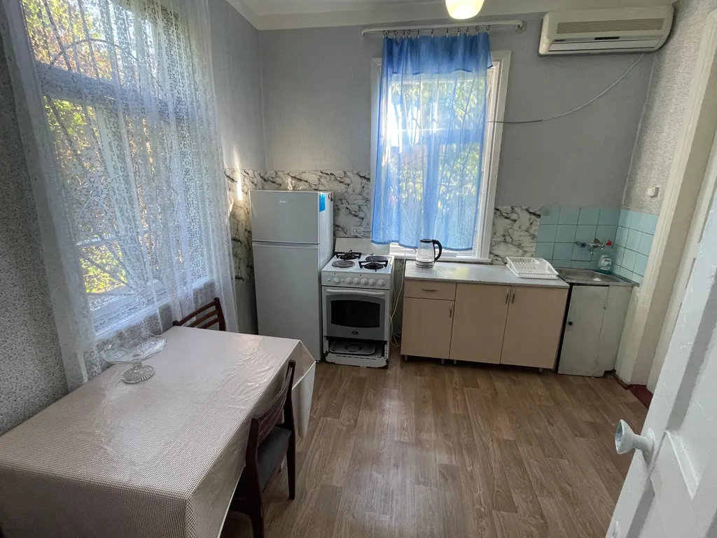 Коттедж 2-комнатный уютный дом с большим зеленым двором — Сухум