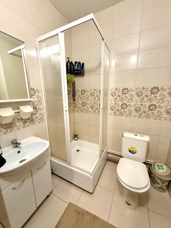 Студия для троих гостей