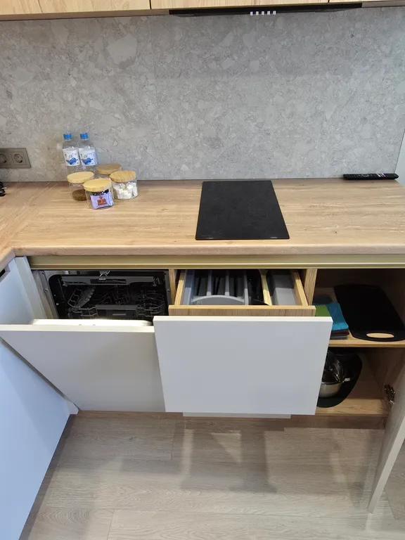 Современная,  комфортная квартира (ТЦ Арена, Аэропорт).