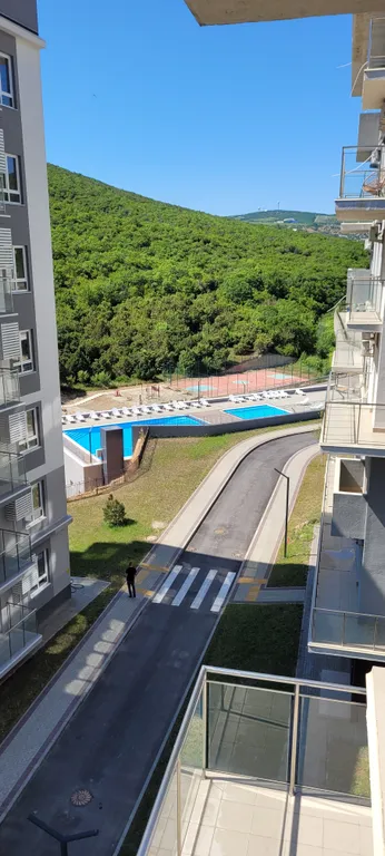 Современная студия у моря с видом на бассейн и горы