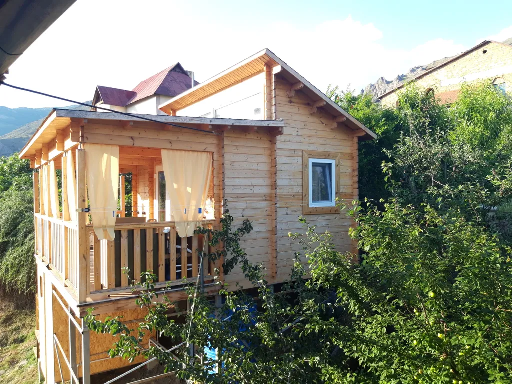 Деревянный домик- в невесомости