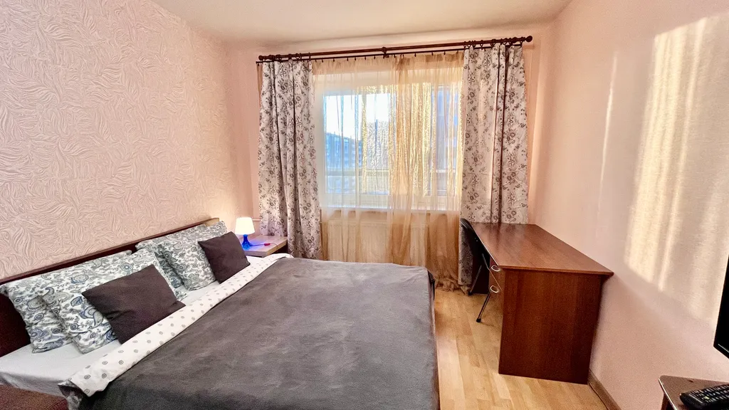 Уютная квартира с красивым видом на озеро с лоджии,недалеко от центра