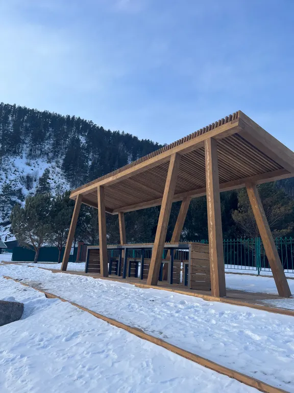 Уютный дом около реки Мана с баней