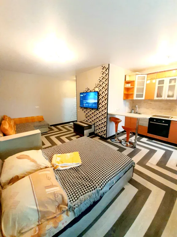 Квартира с балконом рядом с Аэропортом, 15 мин до моря и казино