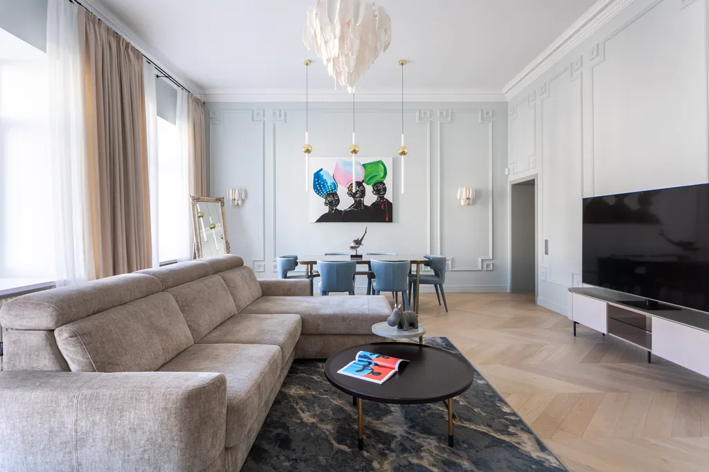 Проcтоpныe 4-к апартaменты c прекpaсным видом нa Hевcкий пpocпект