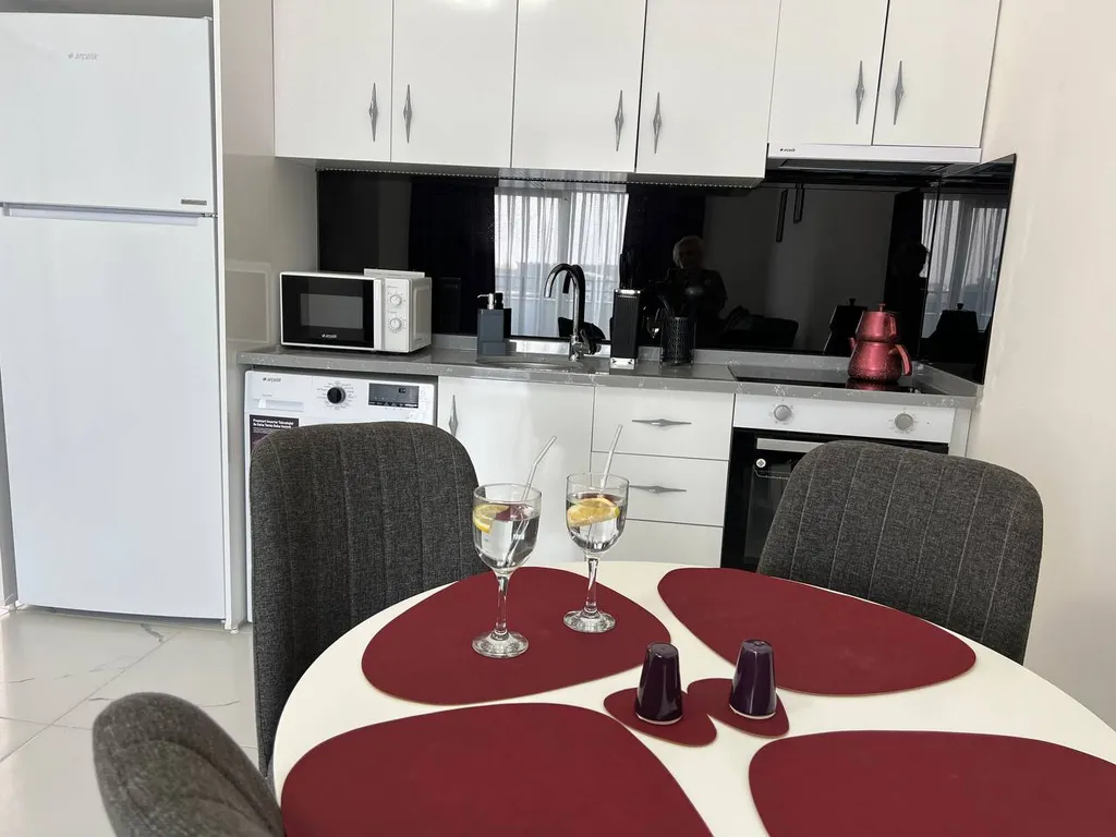 Стильные комфортные апартаменты с видом на море