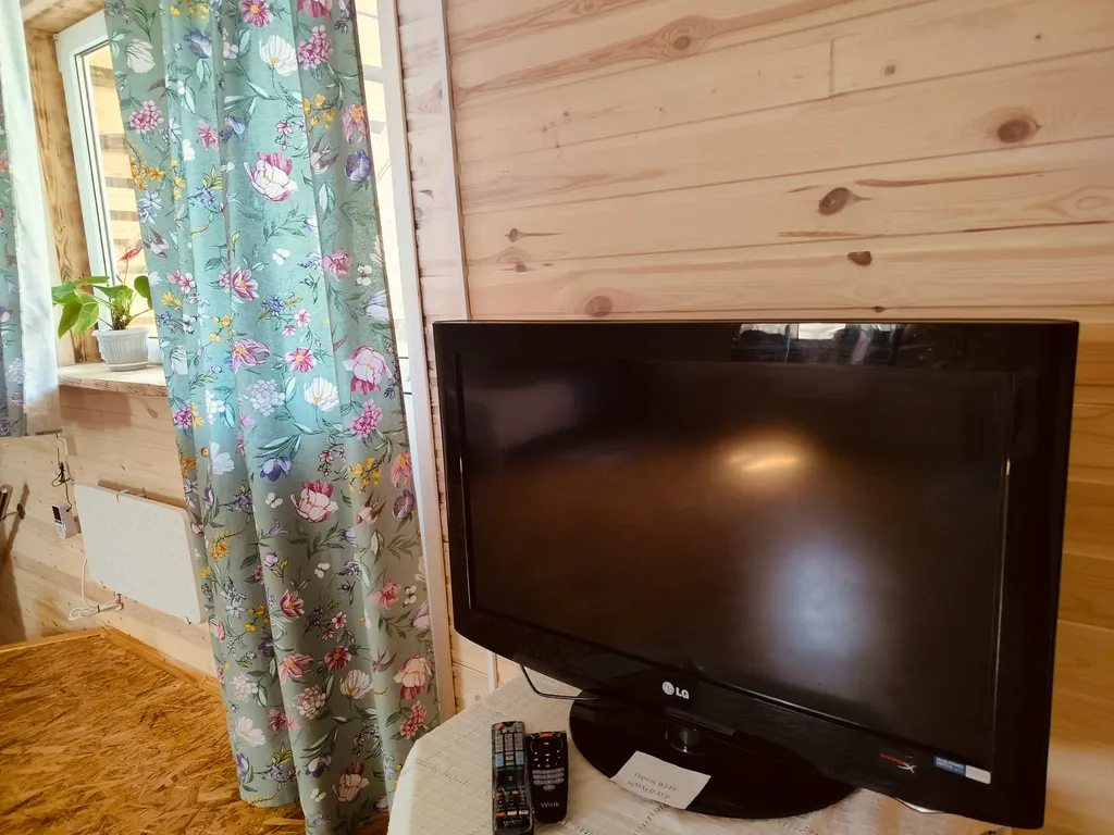 Новый дом  около леса