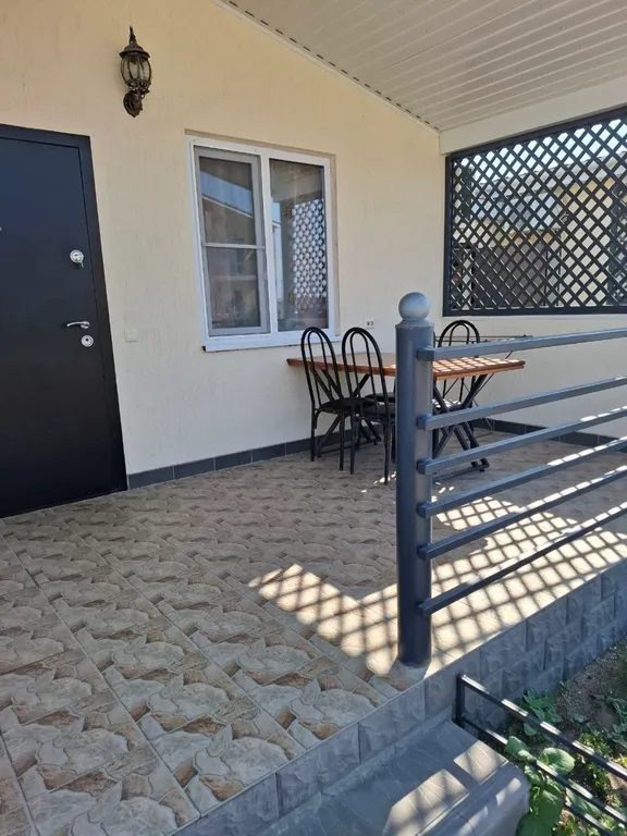 Двухкомнатный домик с террасой и кухней на Азовском море 2