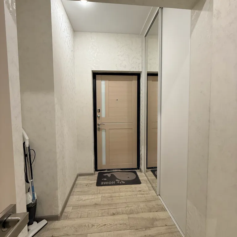 Светлая студия с видом на сопки