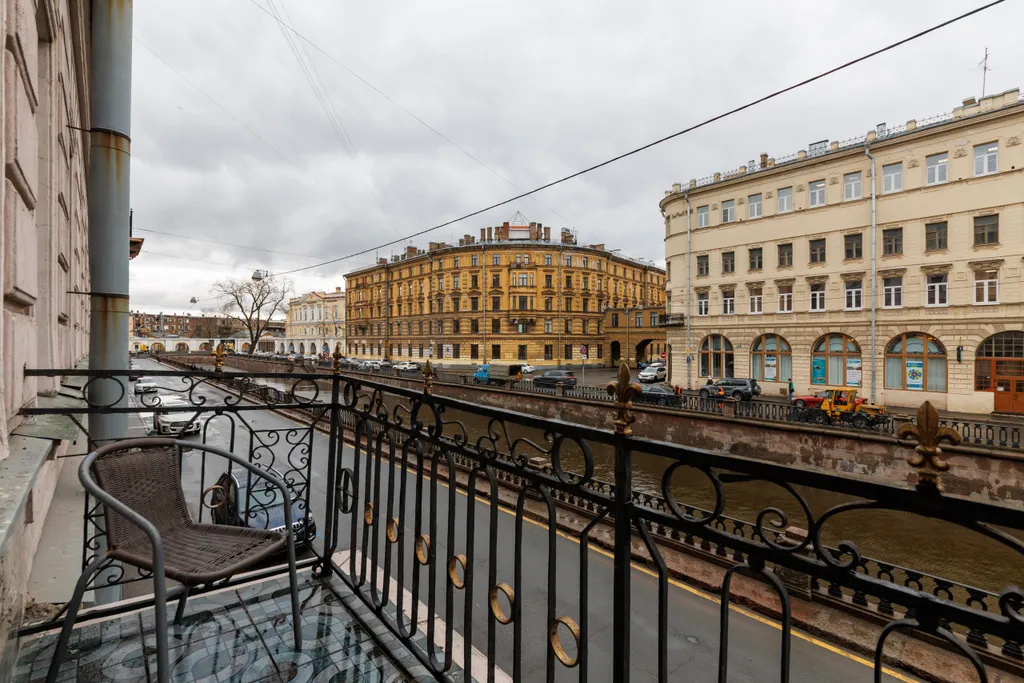 Квартира Апартаменты с камином и балконом у Банковского мостика — Санкт-Петербург