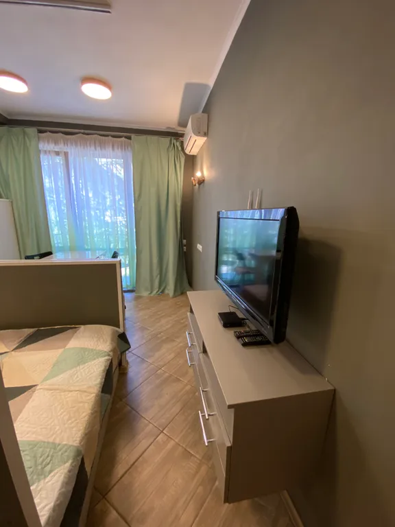 Квартира Квартира Уютная студия с балконом, с бассейном, 5 минут до моря, 5 минут до жд — Адлер