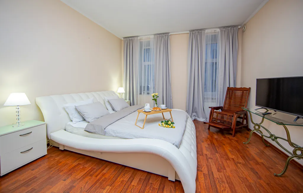4BR Apartment next to St Isaak Cathedral