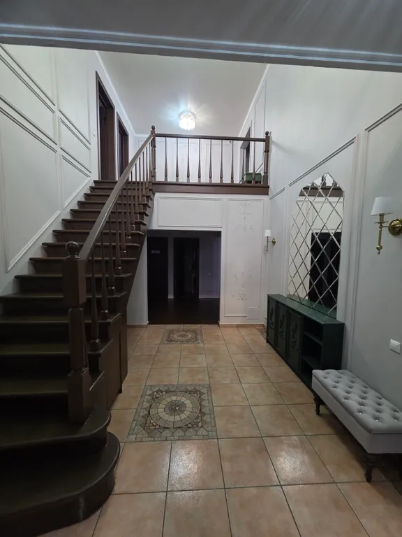 Загородный дом с бассейном и банкетным залом