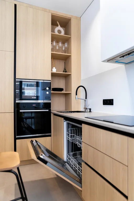 Стильная двухкомнатная квартира у моря