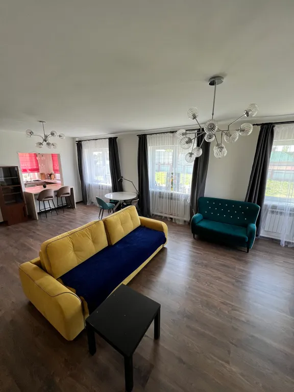 Большой коттедж с камином на просторном участке по Новой Риге