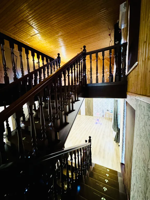 Трехместный номер 11 с балконом и видом на горы