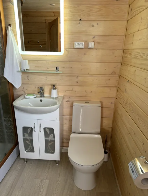 Уютный домик с печью-камином в центре