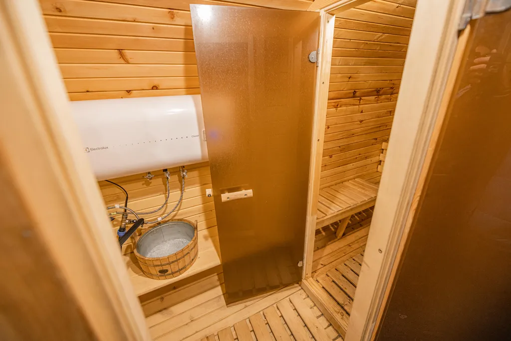 Загородный дом в окружении леса Grovehause