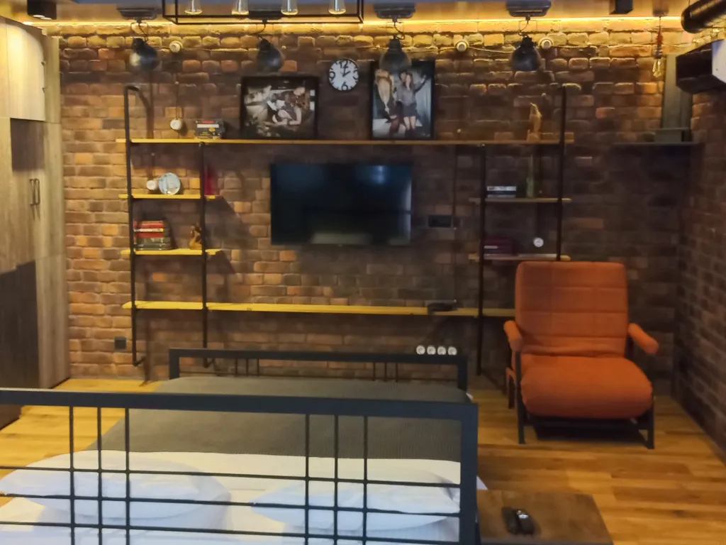 Студия лофт с видом на набережную столицы