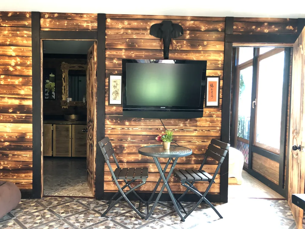 Дом Шилтон Виладж с бассейном, баней и джакузи