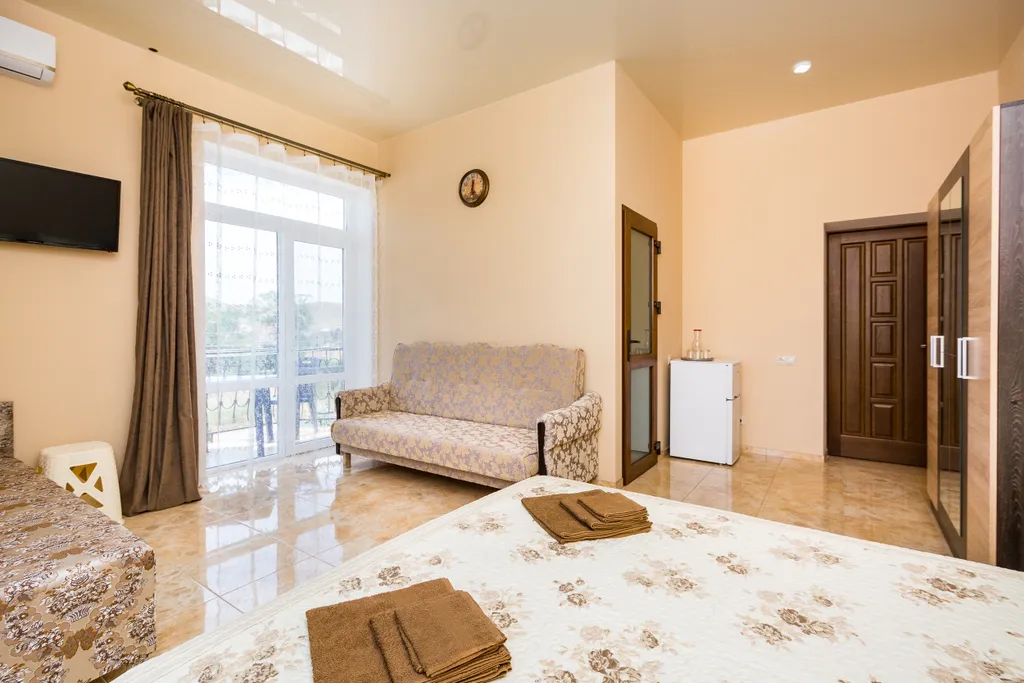 Квартира Люкс с балконом — аренда посуточно в Судак