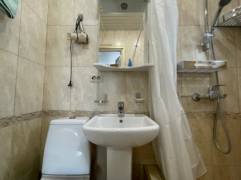 Уютный номер в центре, море - 600 метров