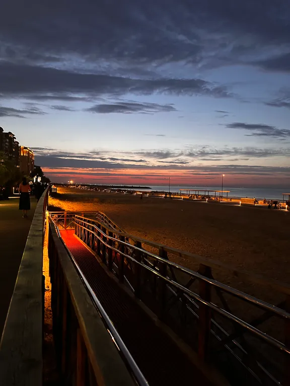 Квартира Квартира рядом с морем, в самом развитом р-не города с видом на горы — Махачкала