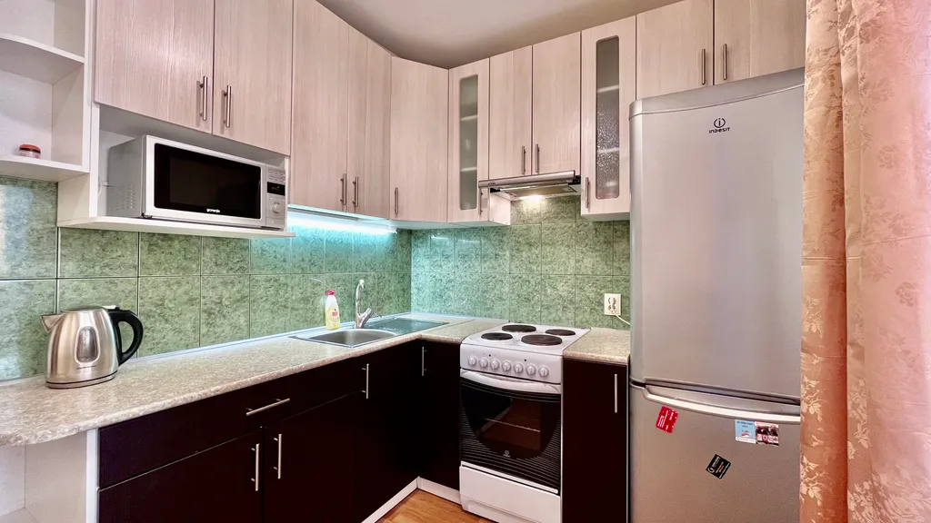 Уютная квартира с красивым видом на озеро с лоджии,недалеко от центра