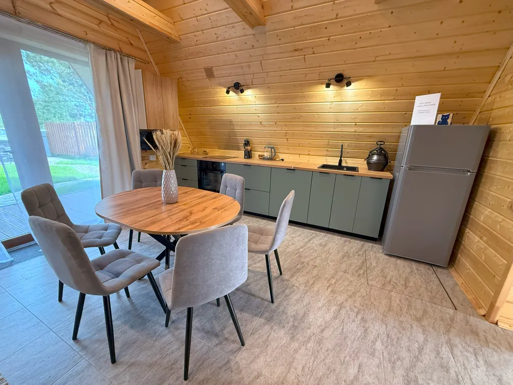 Коттедж Дом шалаш 2-комнатный у леса — аренда посуточно в Бисерово