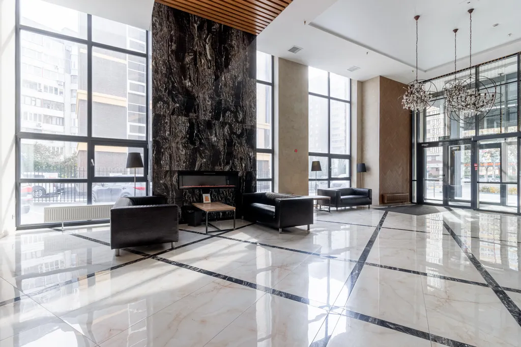 Двухуровневая студия с панорамным видом на город