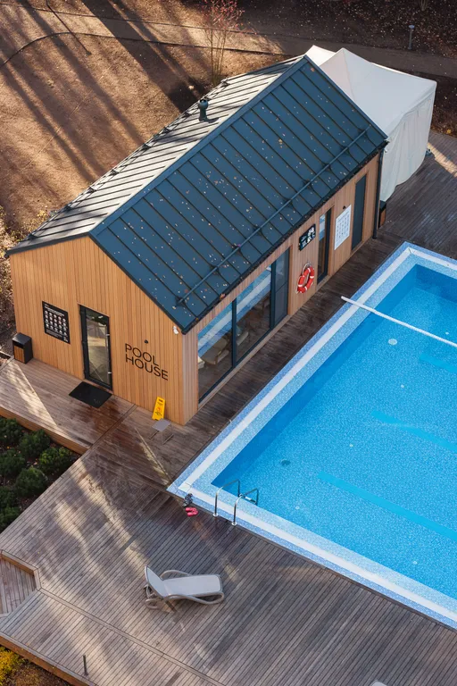 Видовая студия на бассейн и лес 811